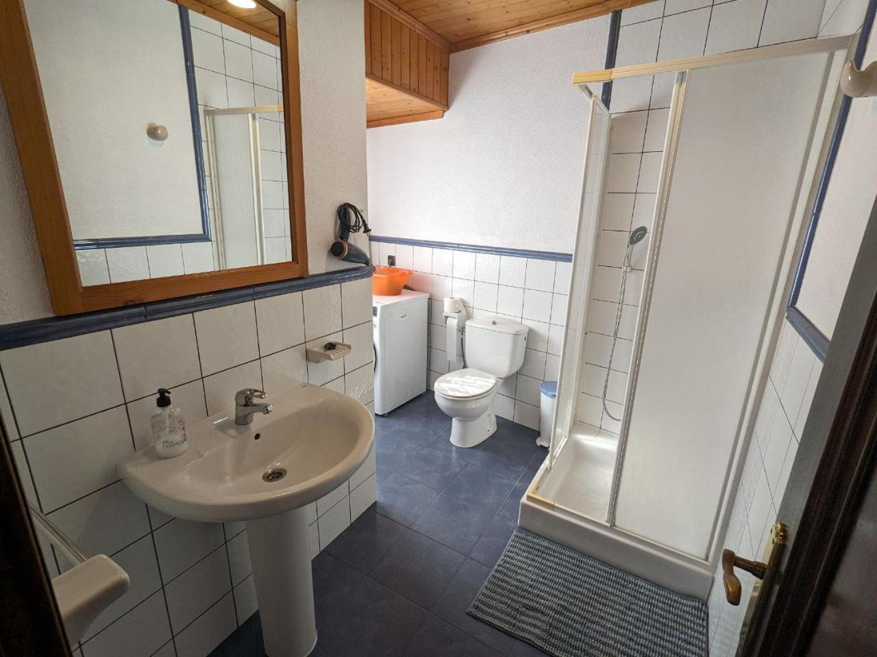Vivienda Turistica Vacacional Maricarmen Hotel Arou Exterior photo