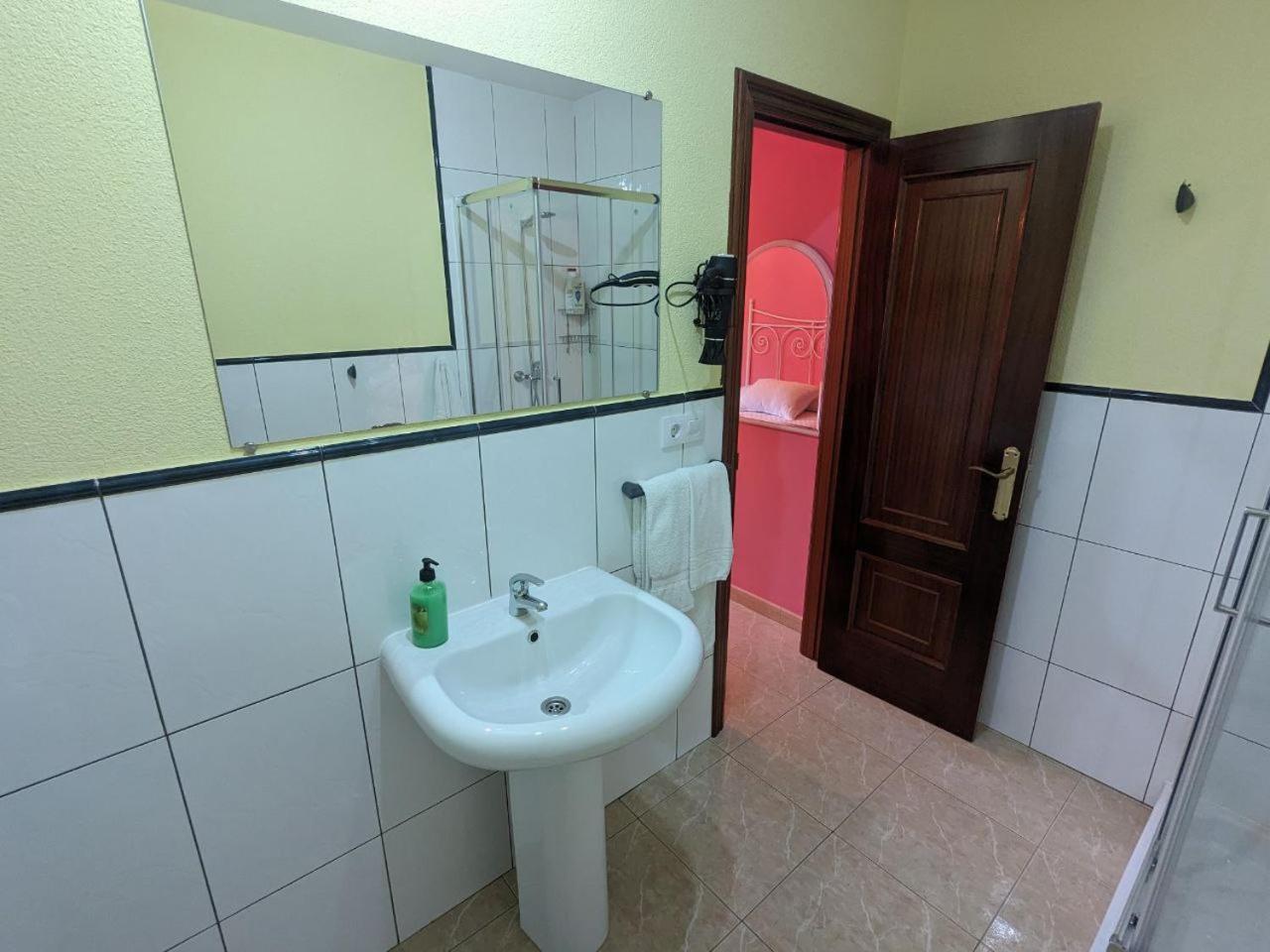 Vivienda Turistica Vacacional Maricarmen Hotel Arou Exterior photo